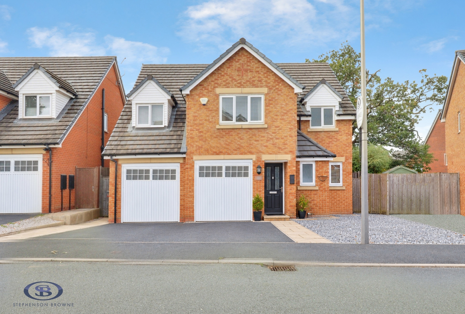 Broomhall Drive, Shavington, Crewe, CW2 - Stephenson Browne